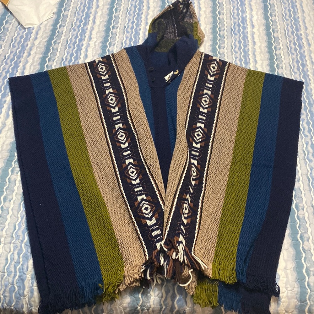 WOVEN HANDMADE WOOL PONCHO